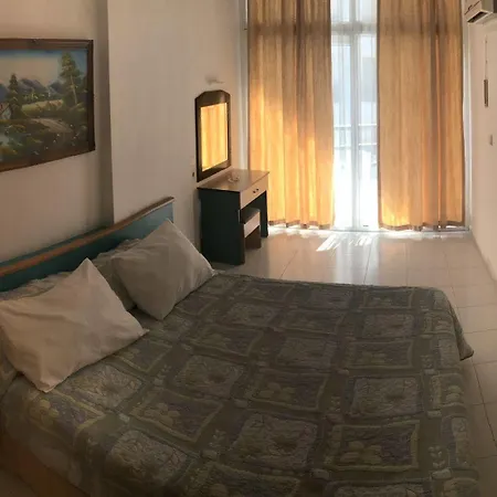 思润纱丽酒店 酒店 马尔马里斯